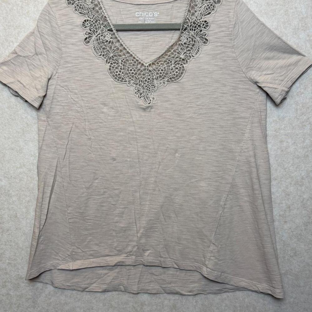 Chico’s Womens Size 1 Medium Gray Crochet Lace V Neck Slub Knit Top